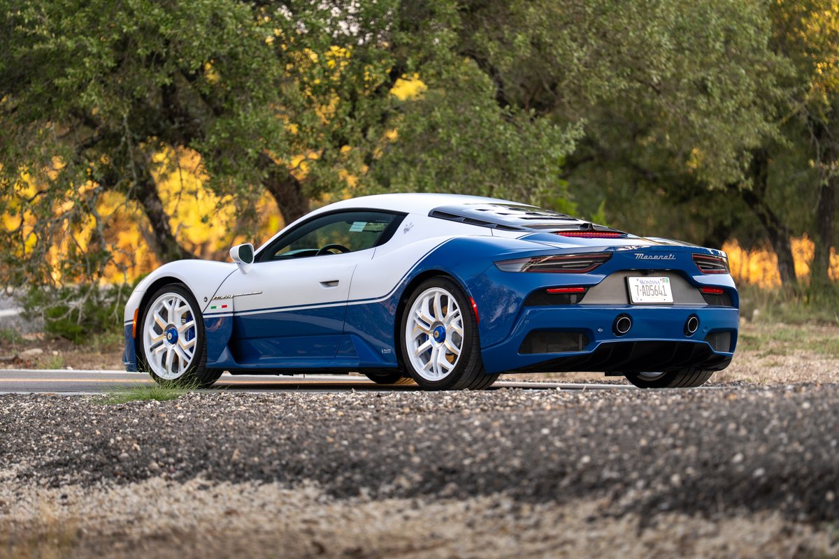 Rear view of the 2024 Maserati MC20 Icona in a white and blue livery with white rims.