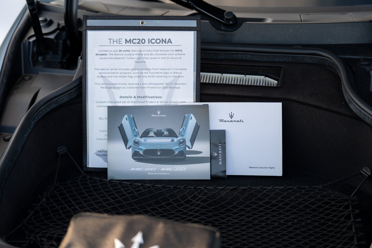 The Maserati MC20 Icona features a Blu Strodite livery and custom trident wheel rims.