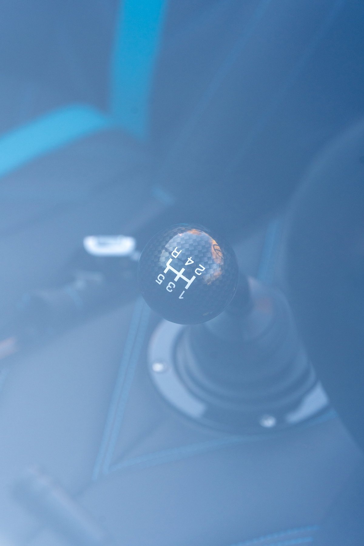 Carbon fiber shift knob in a 1965 Backdraft Cobra Iconic 427.