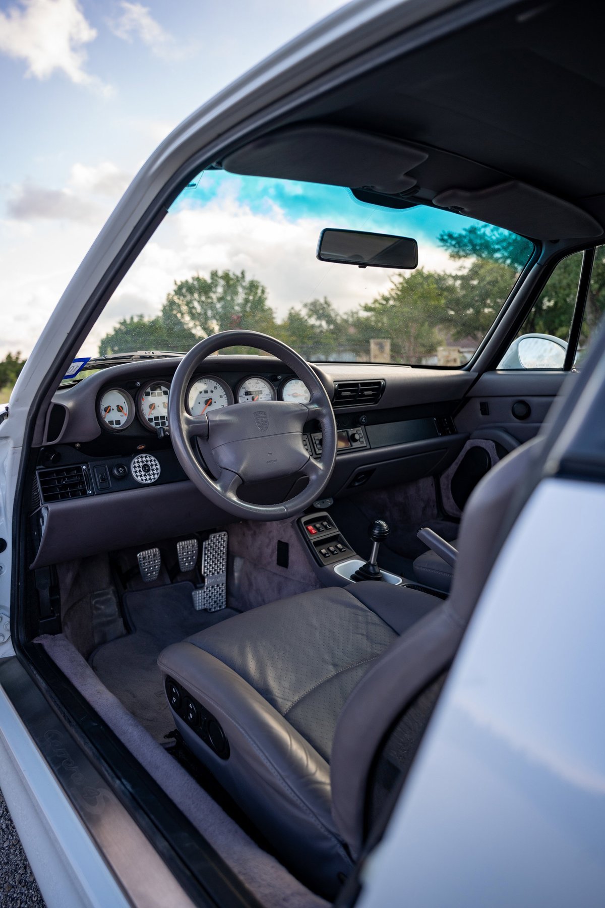 1997 Porsche 993 C4S interior, Glacier White. Featuring leather seats, 5-gauge cluster, and aluminum pedals.