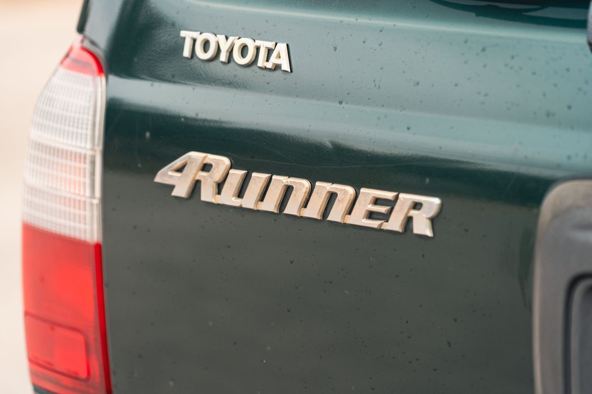 Close-up of a green 2000 Toyota 4Runner's rear badging.