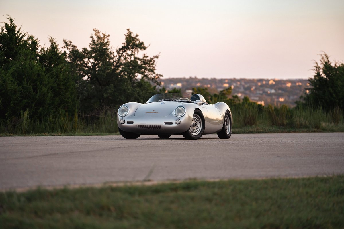 Silver Beck 550 Spyder with classic silver rims parked on asphalt.