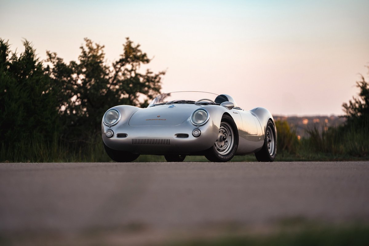 Silver Beck 550 Spyder with classic wire-spoke rims.