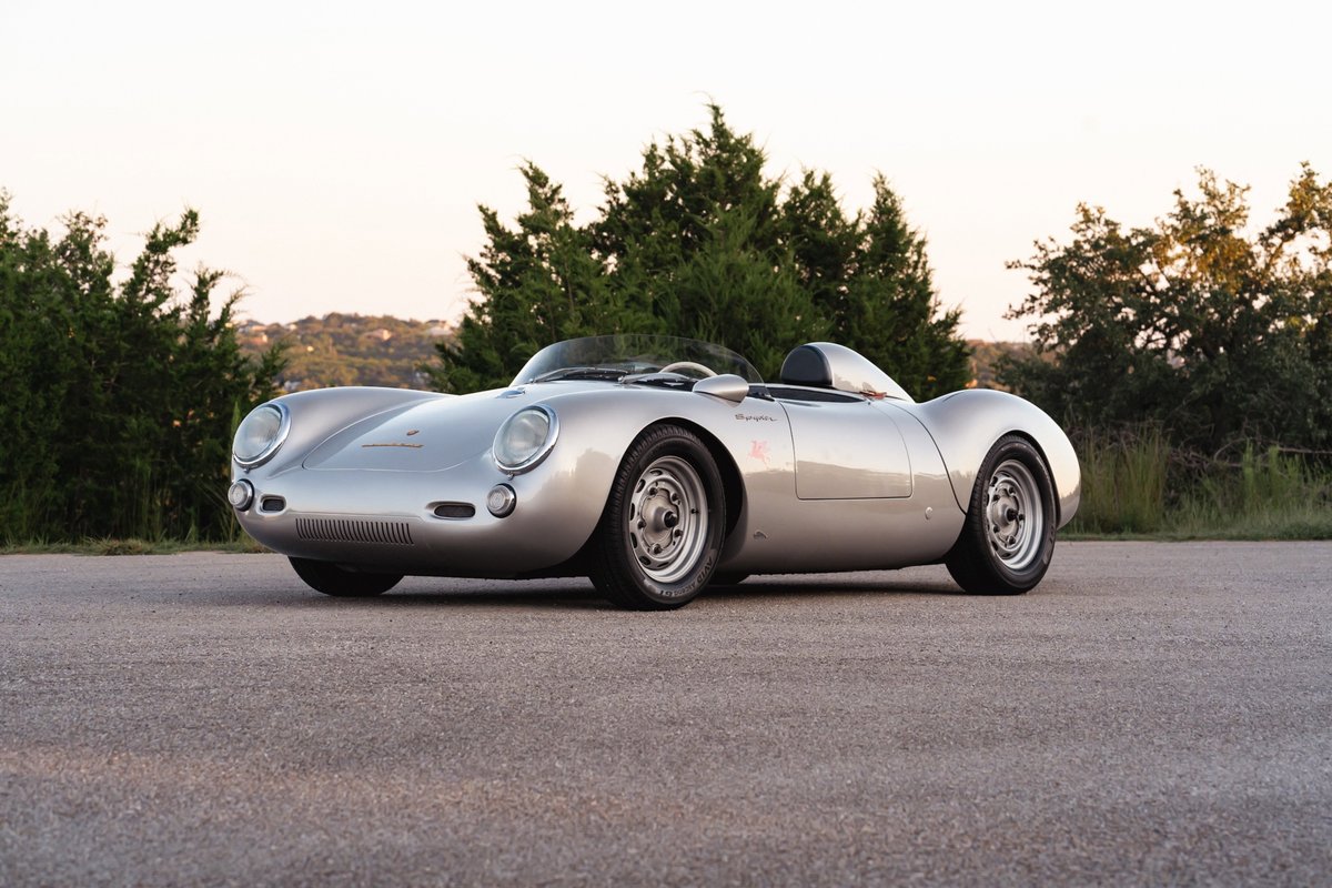 Silver Beck 550 Spyder with classic wire-spoke rims on a road.