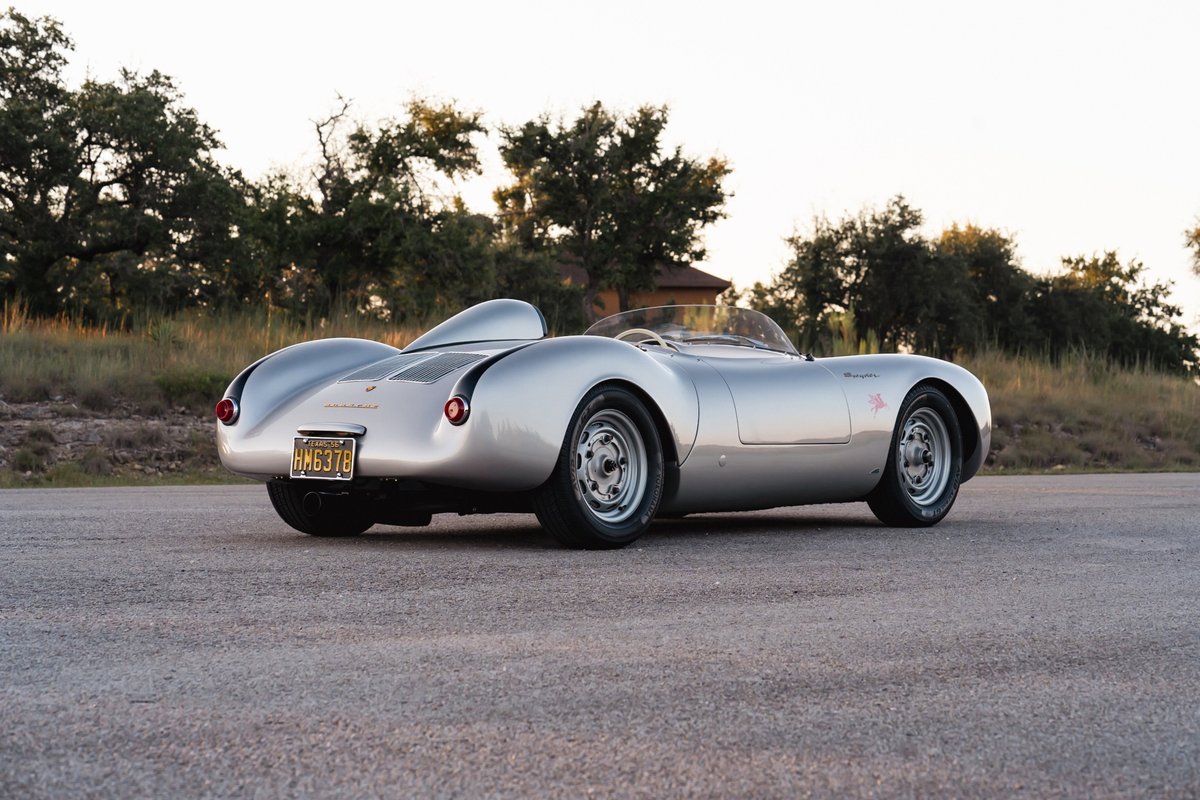 Silver Beck 550 Spyder, rear 3/4 view, exposed rear wheel, retro rims.