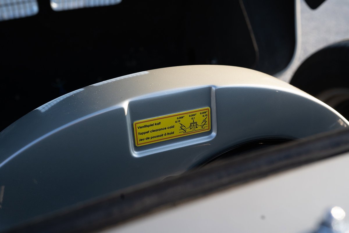 Beck 550 Spyder valve cover with clearance sticker.