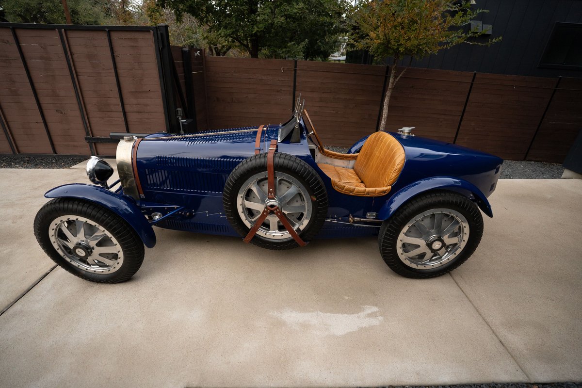 1927 blue Pur Sang Bugatti Type 35 with tan leather seats and silver rims.