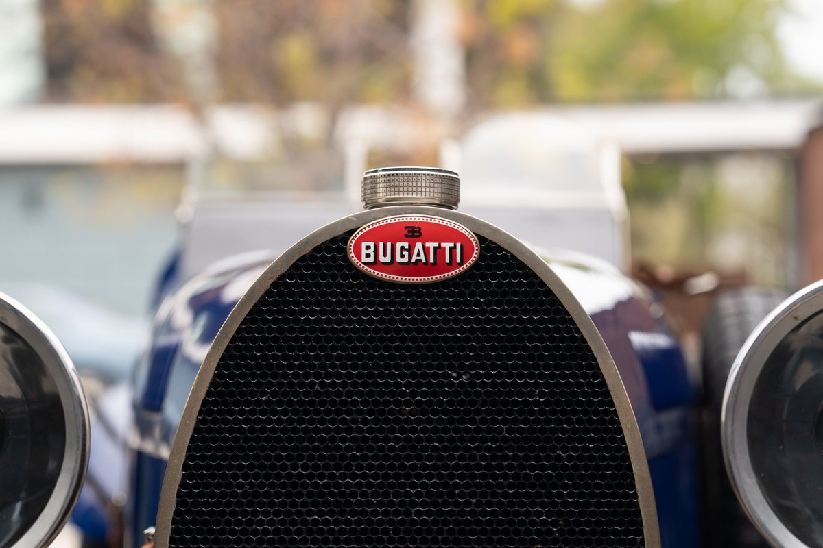 Close up of the Bugatti emblem and grille on a blue 1927 Bugatti Type 35.
