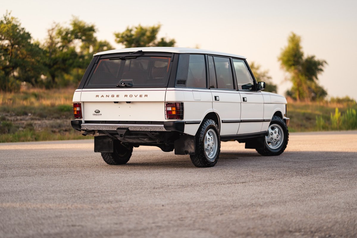 White 1995 Range Rover County with silver rims and black trim.