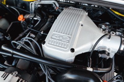 Close-up of a 1995 Land Rover Range Rover 4.2L V8 engine, showing silver intake manifold with '4.2' engraving.
