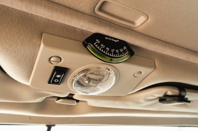 1995 white Land Rover Range Rover County dashboard inclinometer and dome light.