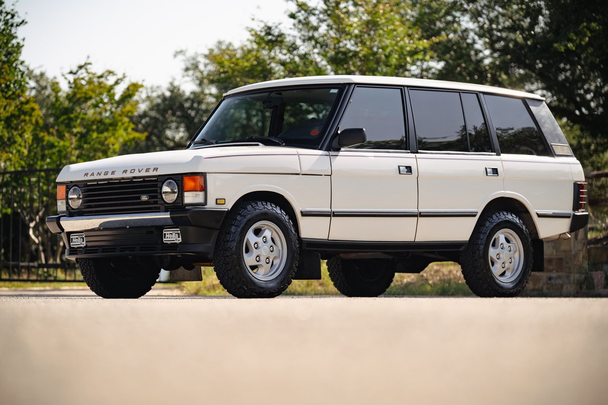 White 1995 Range Rover County with classic five-spoke rims and black trim.