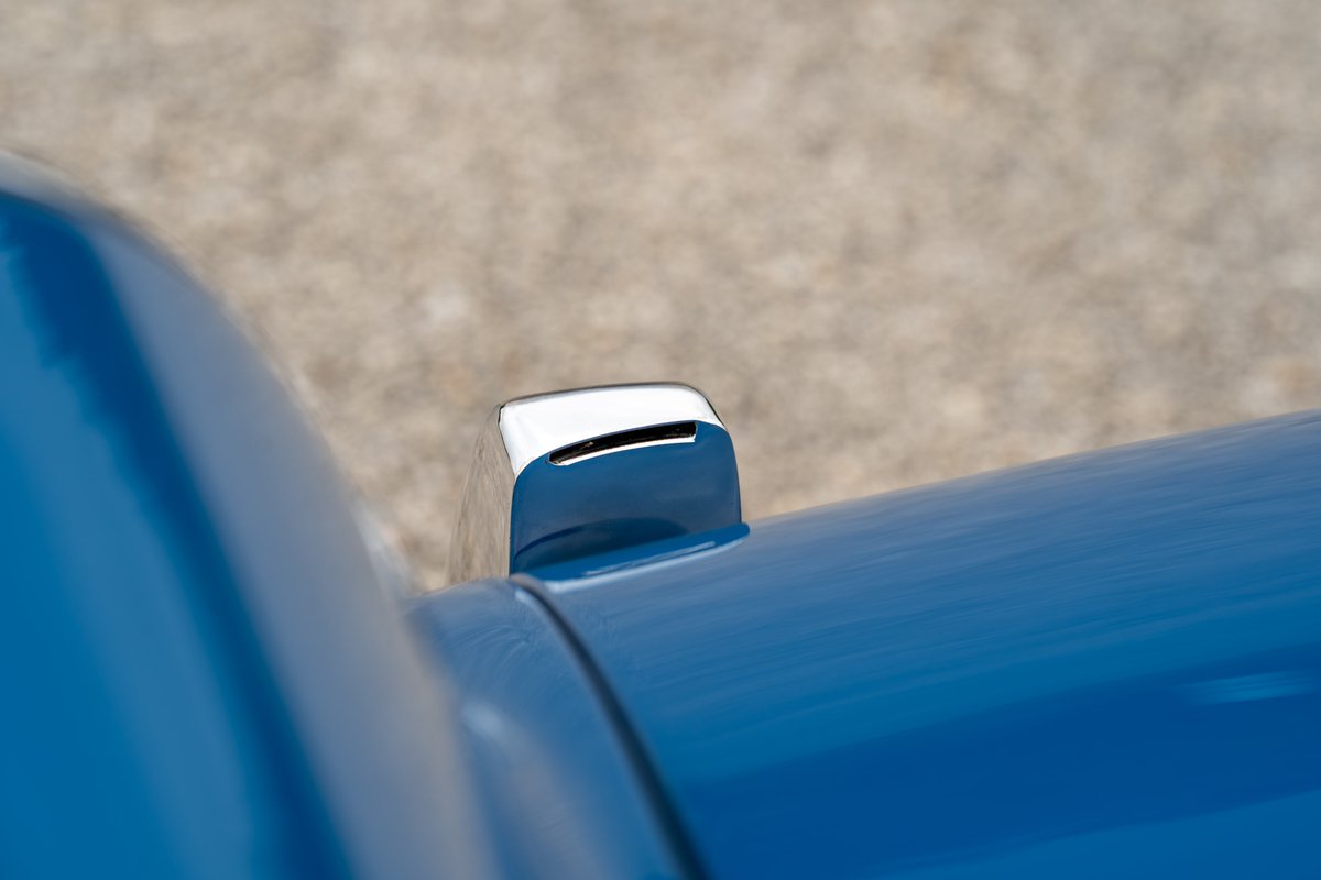 1965 blue Porsche 912 fender trim detail.