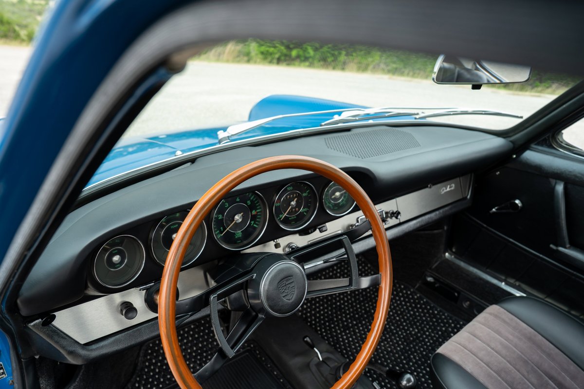 1965 Blue Porsche 912 interior: wooden steering wheel, VDO gauges, silver dash trim.