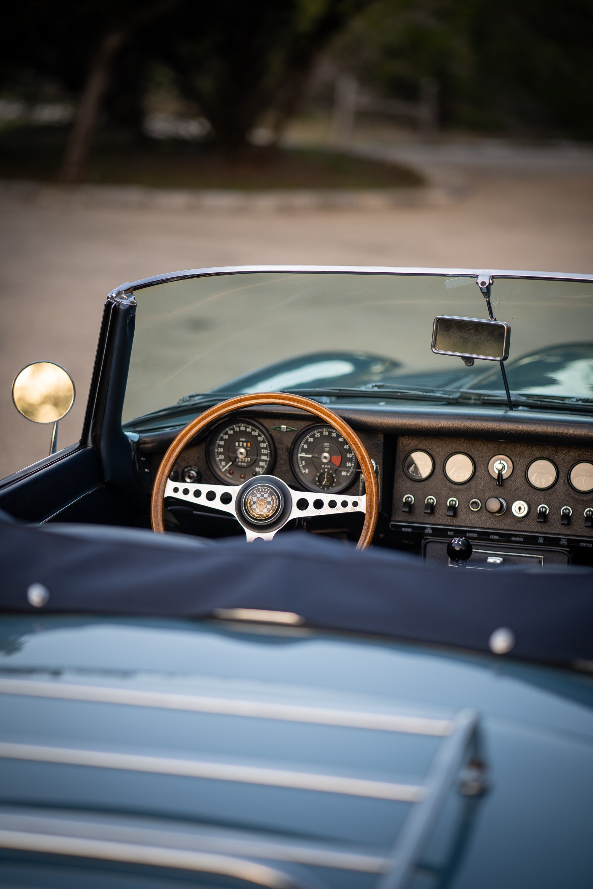 1966 Jaguar XKE interior and luggage rack