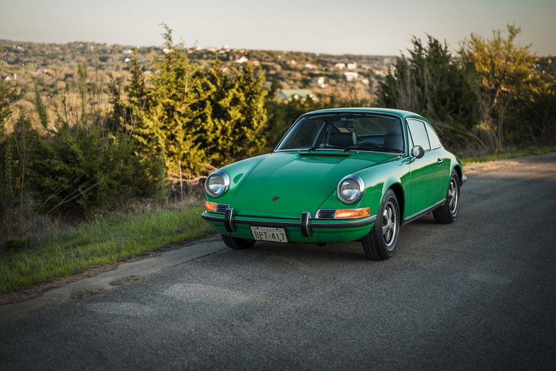 1971 Conda Green Porsche 911E coupe with polished chrome trim and iconic Fuchs-style alloy rims.
