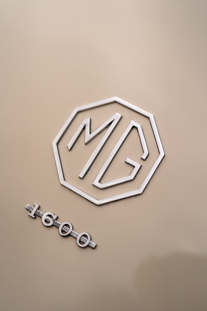 Chrome "MG" badge and "1600" trim on the Old English White 1957 MG MGA.
