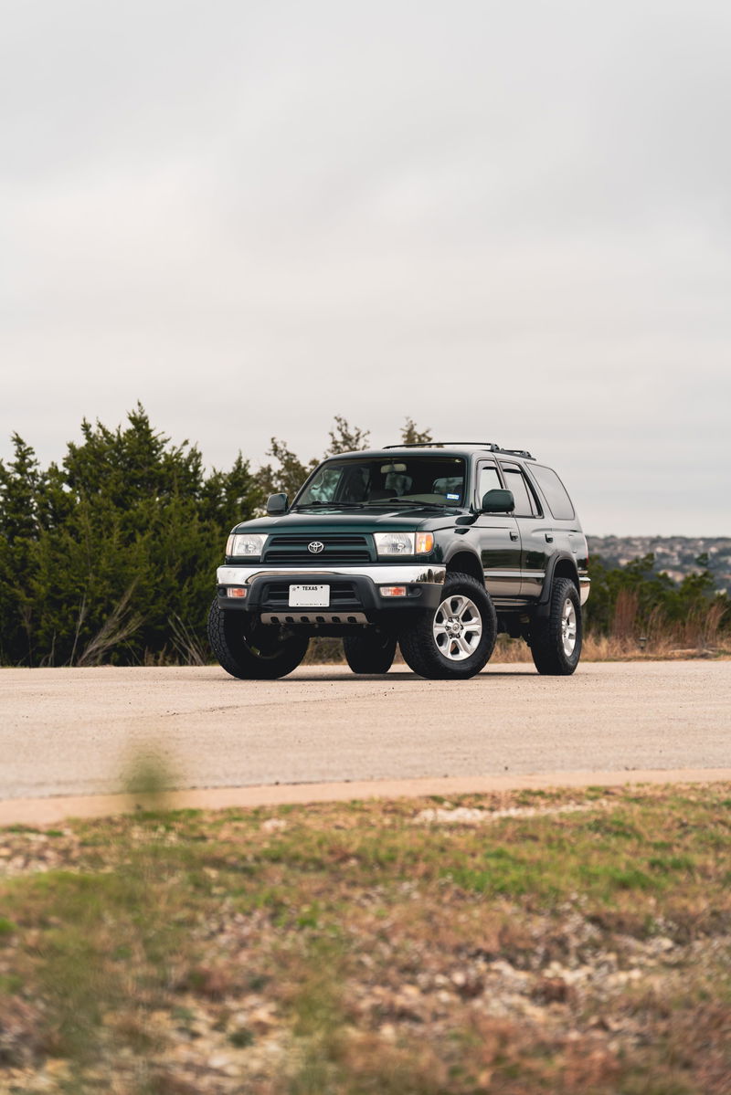 2000 Toyota 4Runner in Imperial Jade Mica, featuring chrome trim and silver alloy rims.