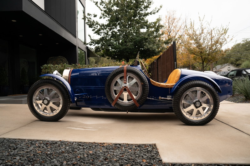 1927 blue Bugatti Type 35 Pur Sang with tan leather interior and multi-spoke rims.