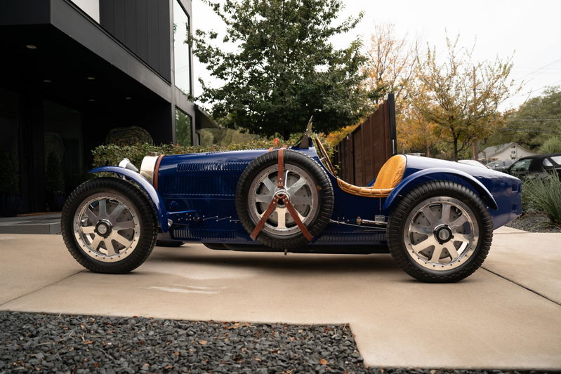 1927 blue Bugatti Type 35 Pur Sang with tan leather interior and multi-spoke rims.