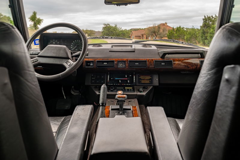 1994 Range Rover County LWB interior, featuring wood trim, leather seats, and automatic gear shifter.
