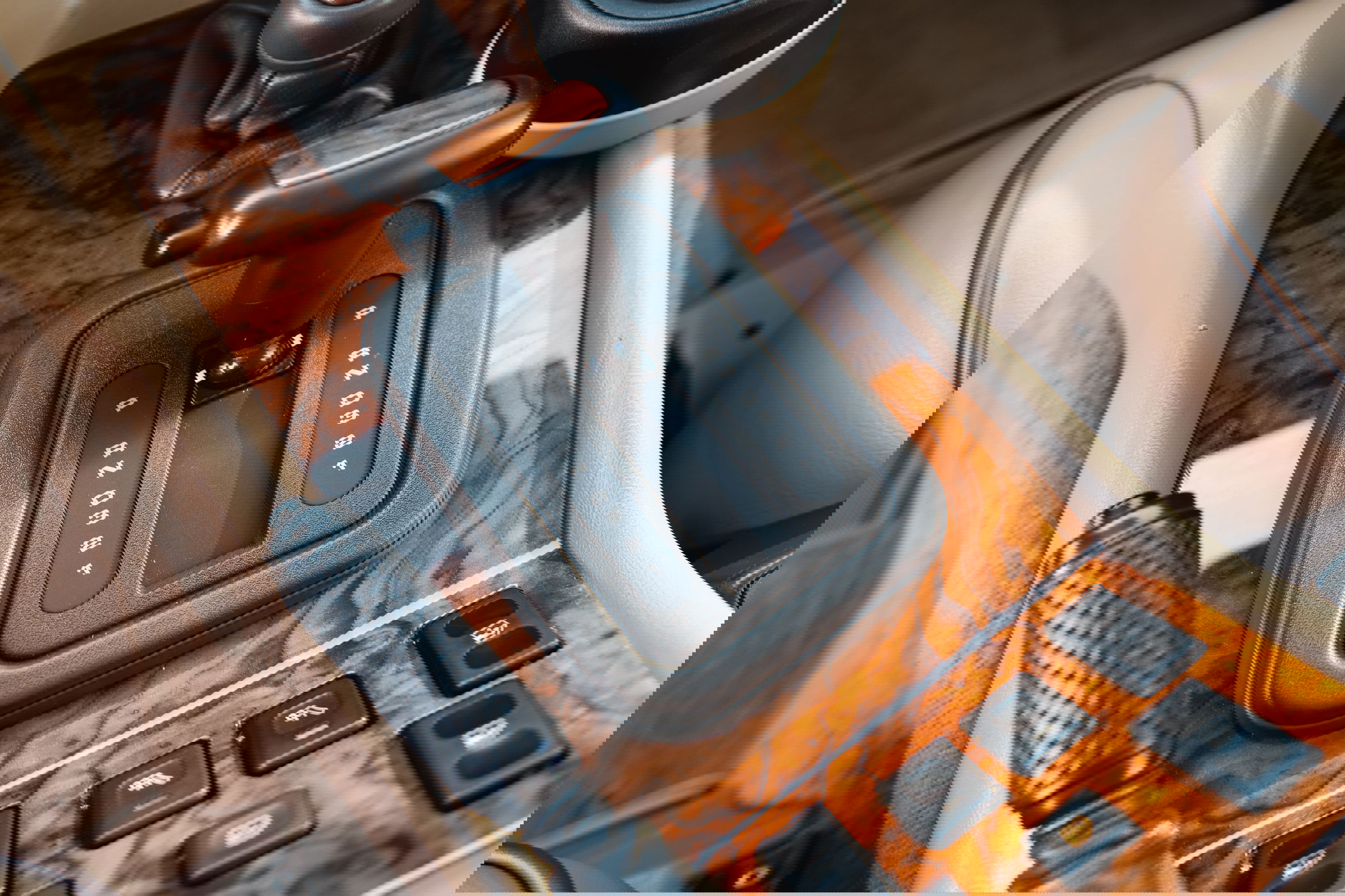 1995 Range Rover County interior: Automatic shifter, wood trim, and power window controls on the center console.