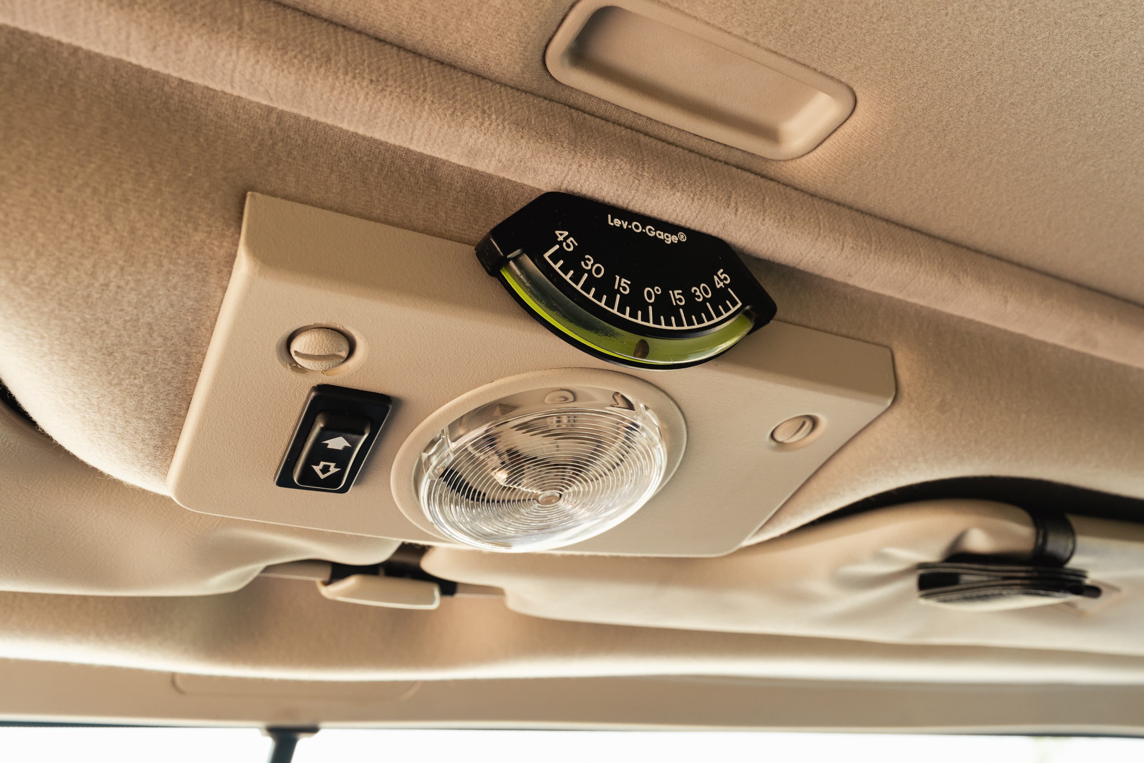 1995 white Land Rover Range Rover County dashboard inclinometer and dome light.