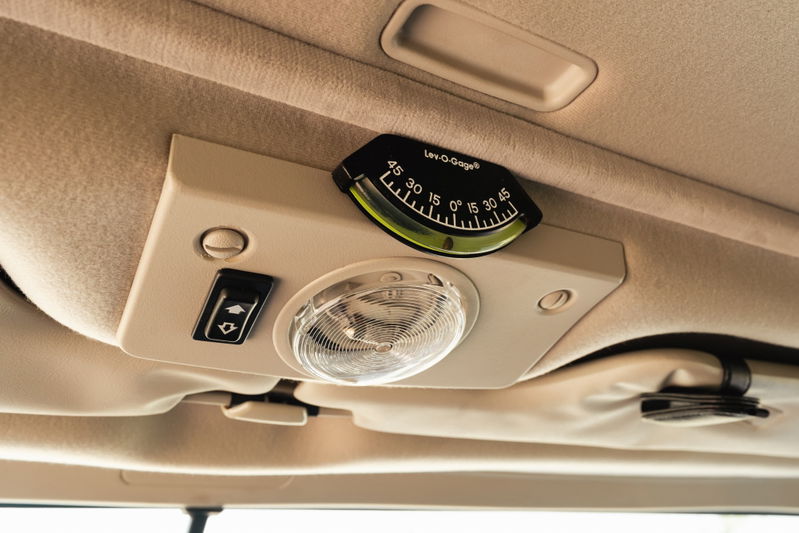 1995 white Land Rover Range Rover County dashboard inclinometer and dome light.