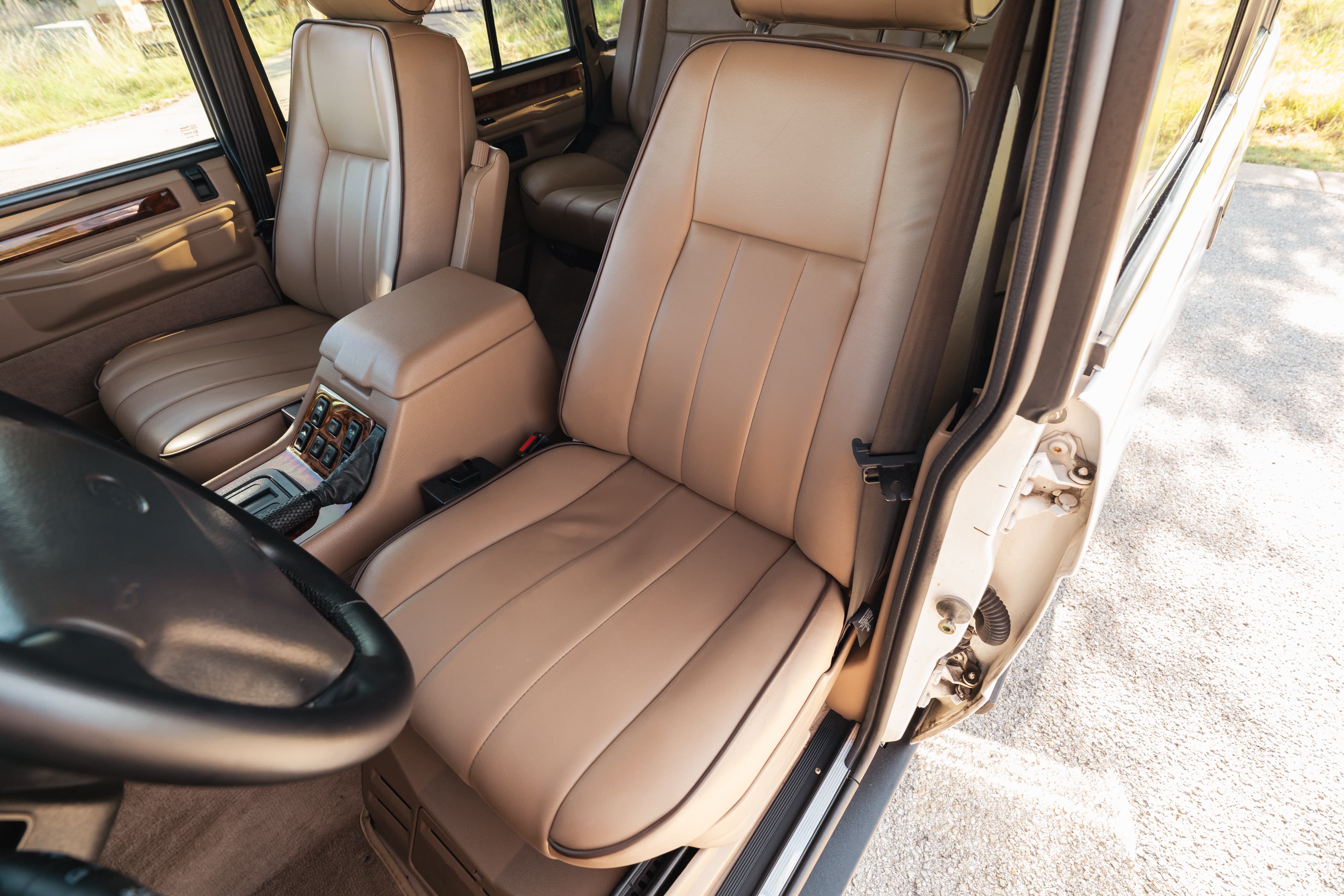 1995 white Range Rover County tan leather interior, center console detail.