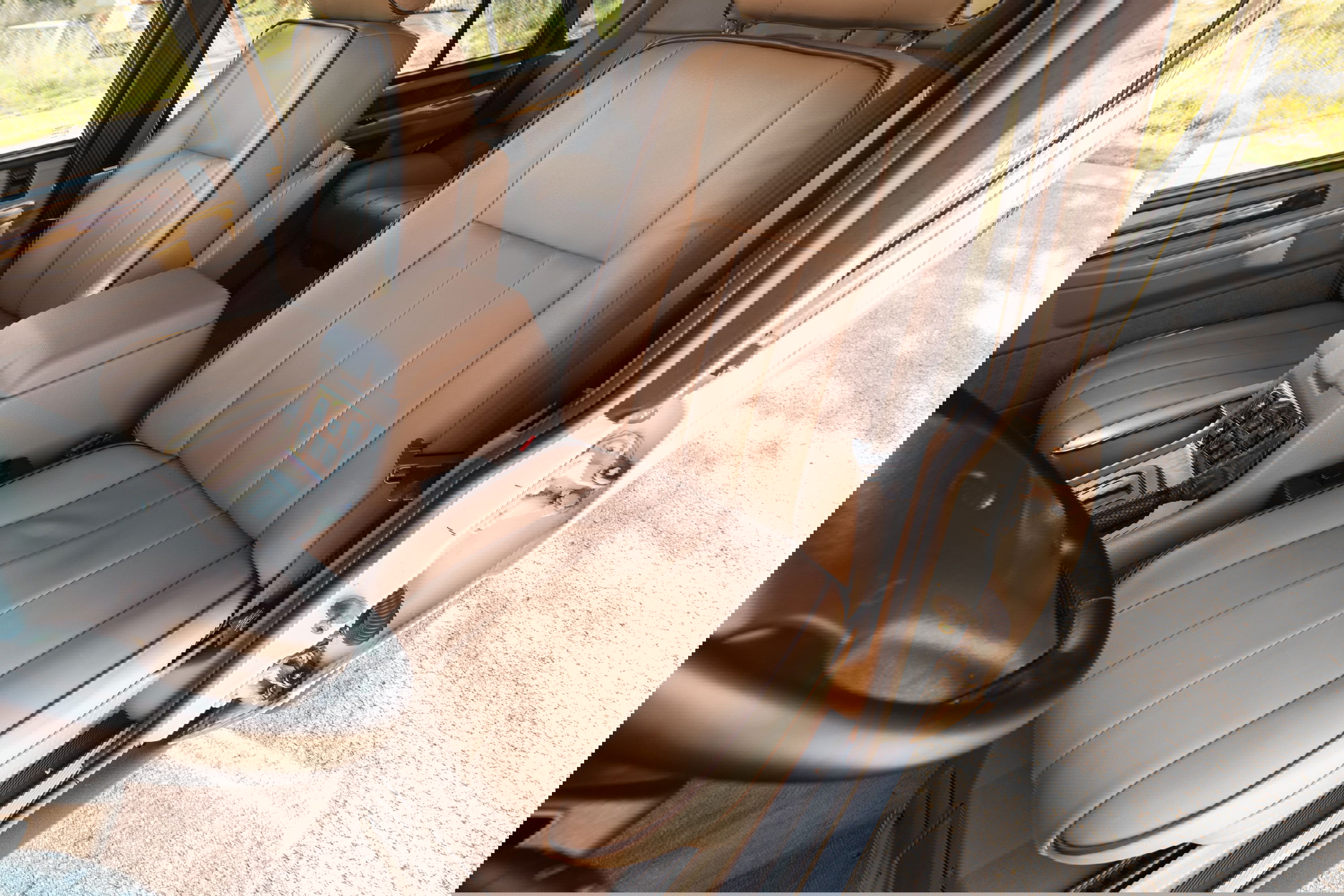 1995 white Range Rover County tan leather interior, center console detail.